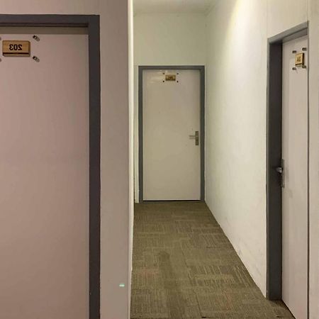 Hotel Ananda Syariah Redpartner Букиттинги Экстерьер фото